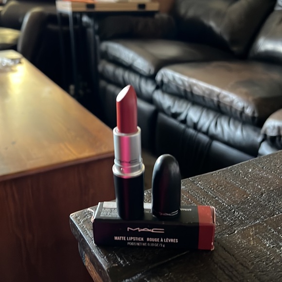 MAC MATTE LIPSTICK ROUGE A’ LEVRES Lipstick
Chili Brand New Full Size - Picture 2 of 9